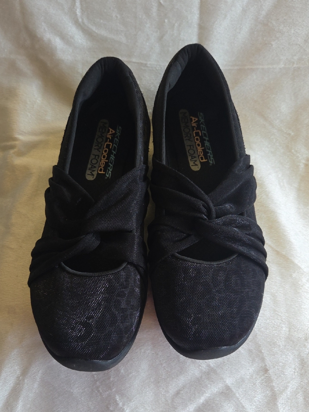 Skechers Women's Black Knot Detail Slip-On Flats